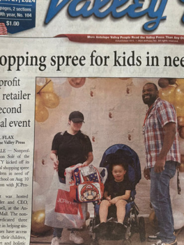 Getro Elize featured in newspaper article about a shopping event for children in need.